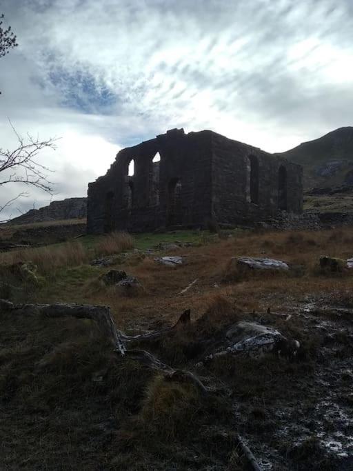 Daisys Cottage. Blaenau Ffestiniog. Exterior photo