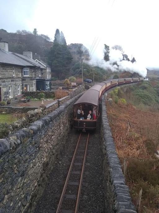 Daisys Cottage. Blaenau Ffestiniog. Exterior photo